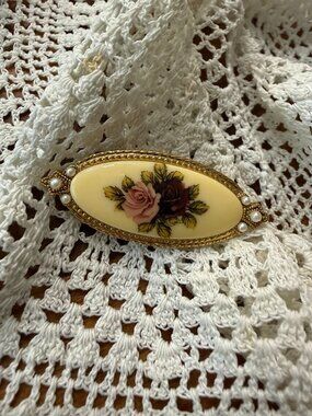 Vintage Flower Rose Brooch With Ornate Pearl & Gold-Tone Frame